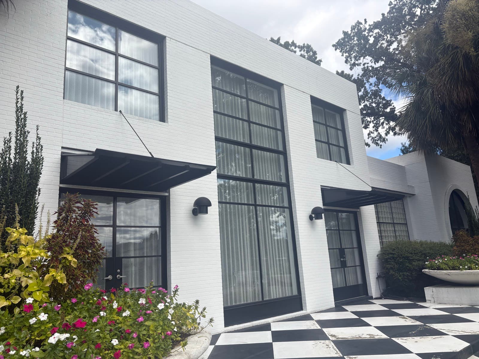 Commercial Building: Full Glass Clean