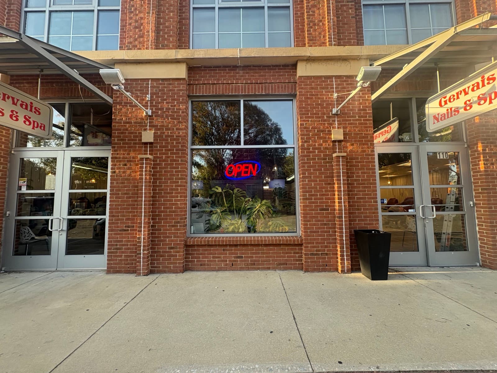 Commercial Storefront: Plaza Glass